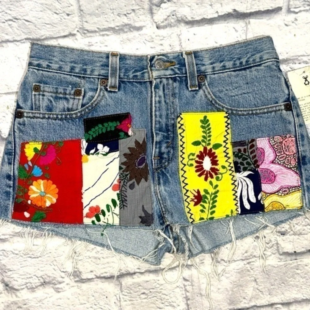 Urban Renewal Boho Floral Patch Upcycled Denim Levi’s Distressed Jean Shorts NWT